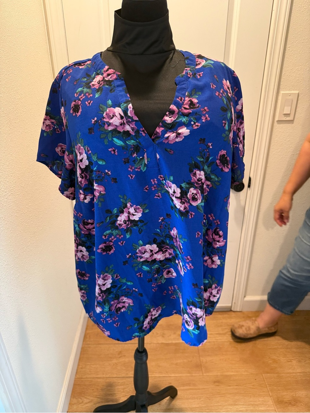 Torrid Floral V-Neck Short Sleeve Top - Royal Blue